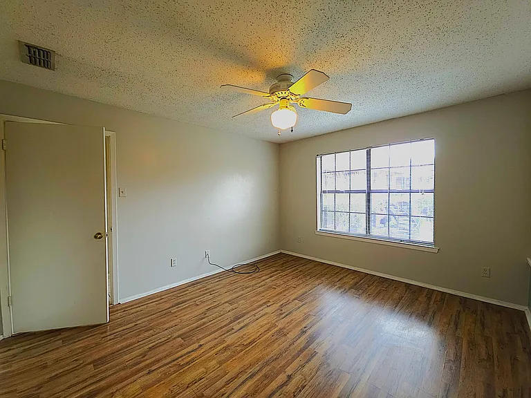 400 W South Town Dr #204 — Photo 22