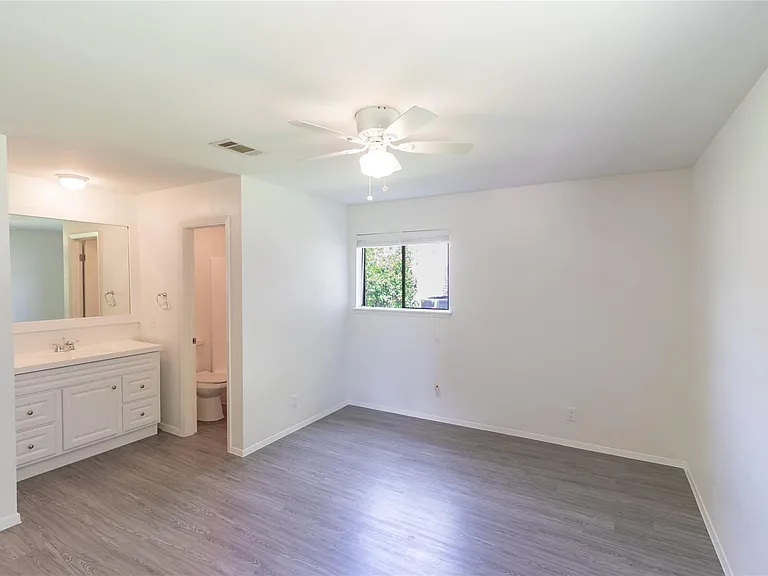 906 Red Cliff Dr — Photo 13