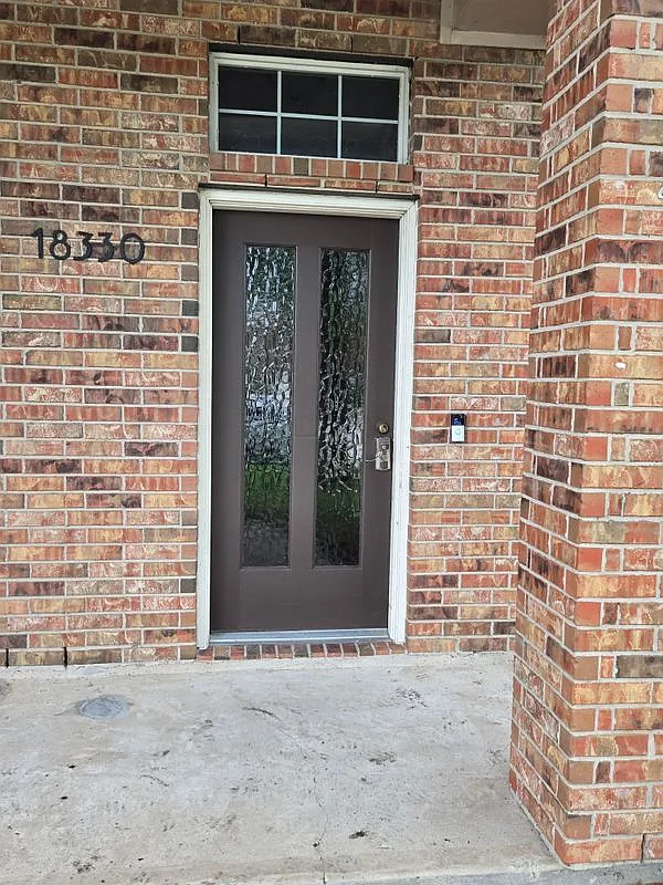 3 bed, 2.0 bath, 2449 sqft, $2,200 — Photo 2