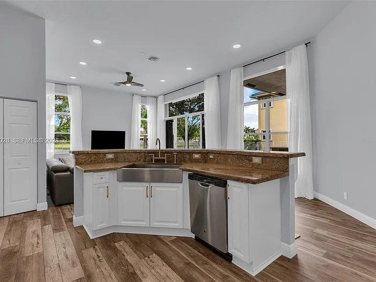 950 Marina Dr — Photo 25