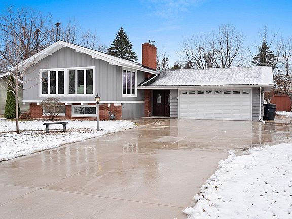 5th image of 408 Simonet St