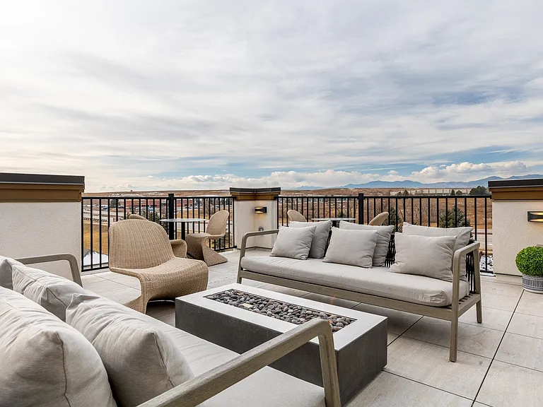 Destination at Arista Sky Lounge