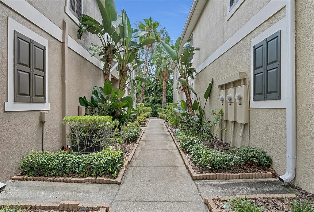 7001 Interbay Blvd — Photo 2
