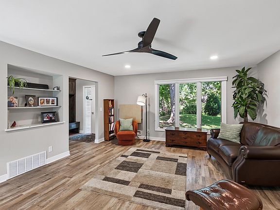 3rd image of 55 Birnamwood Dr