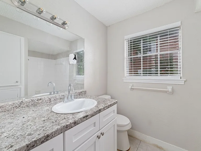 Newly Renovated Apartment In Houston — Photo 15