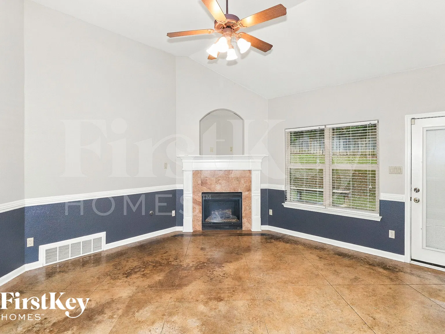 3 bed, 2.0 bath, 1599 sqft, $1,805 — Photo 3