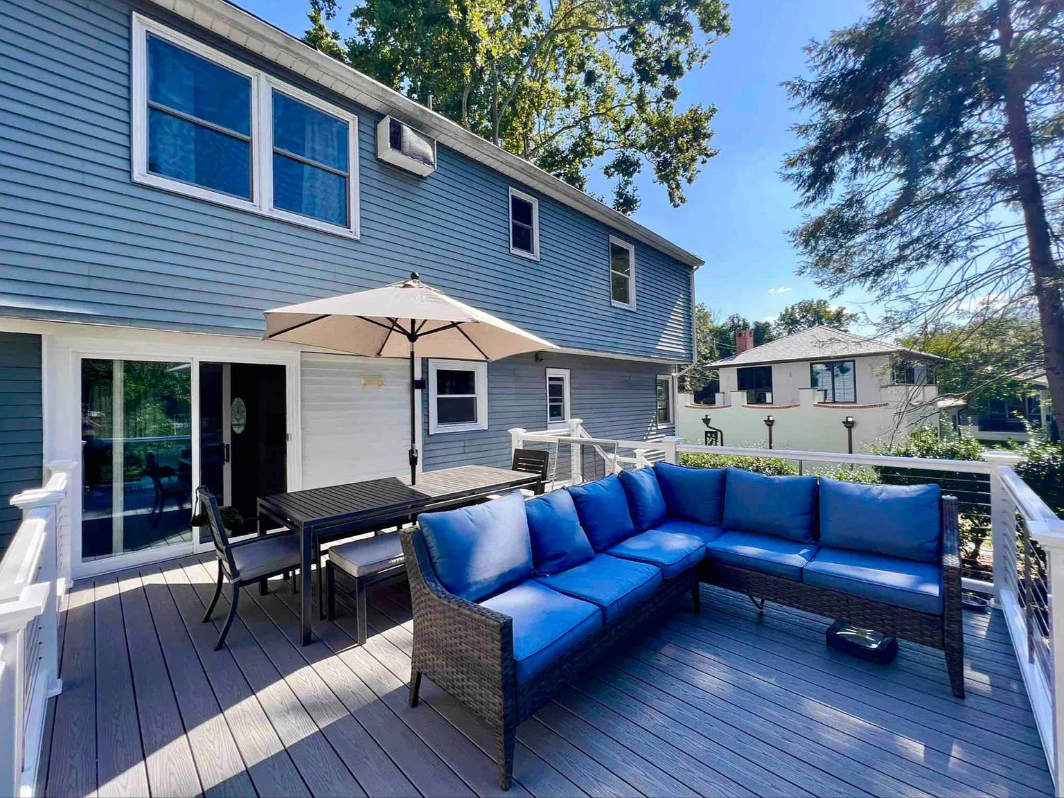5 bed, 2000 sqft, $5,750 — Photo 1