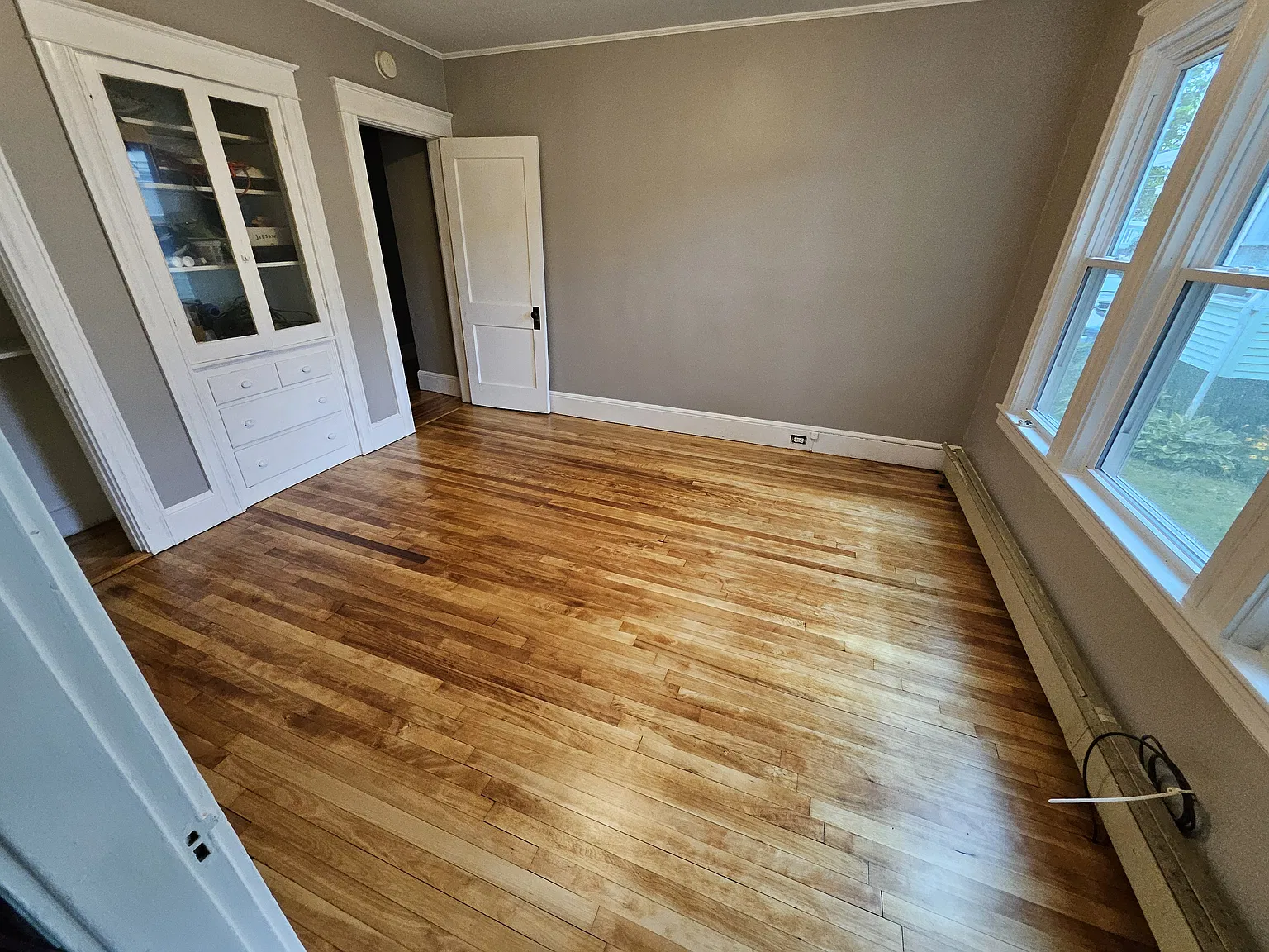 486 Woodford St — Photo 2