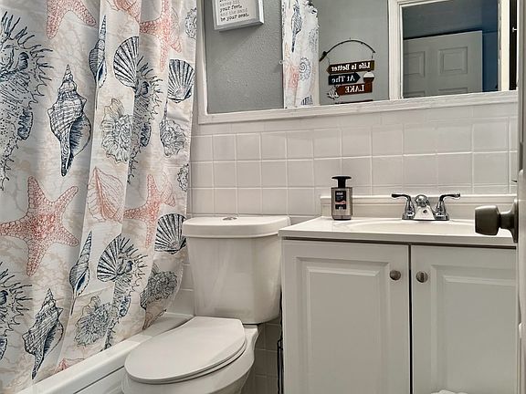 3rd image of 1639 Valley Dr