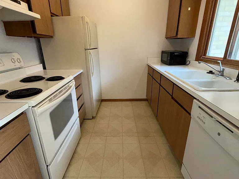 221 Nautilus Dr #B — Photo 4
