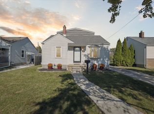 1032 Hudson St, Wyandotte, MI 48192