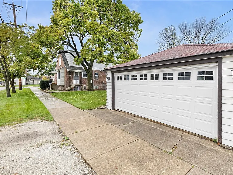 4447 Joliet Ave — Photo 28