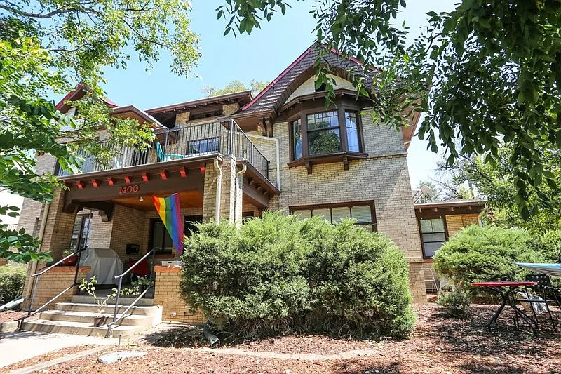 4 bed, 3.0 bath, 2100 sqft, $3,295 — Photo 2