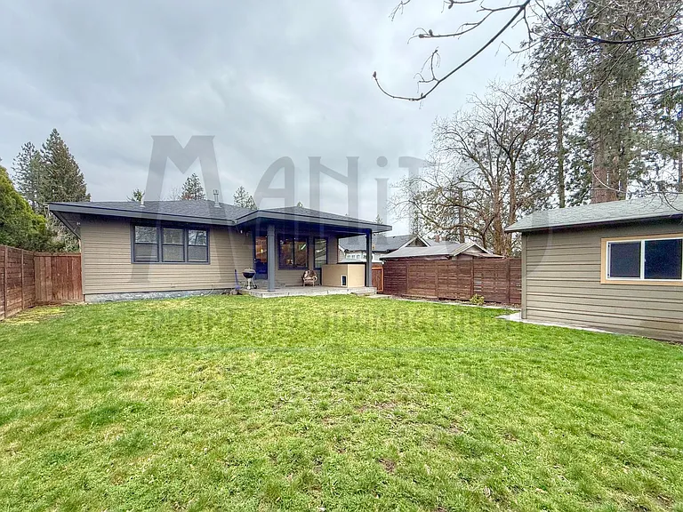 947 E 32nd Ave — Photo 25