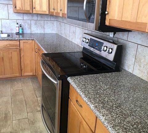 4th image of 318 Park Way W