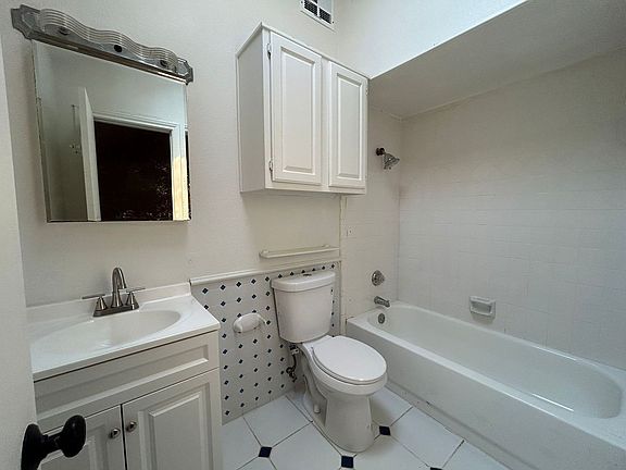 3rd image of 2019 Chalfont Dr