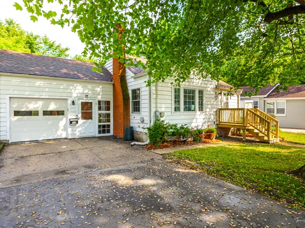 325 Douglas St, Oswego, IL 60543