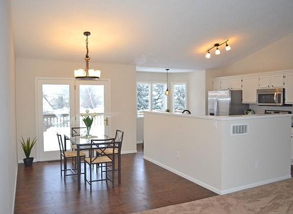 4th image of 2949 Wimbledon Dr