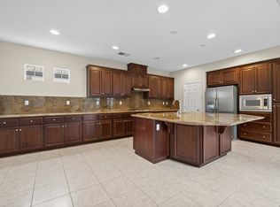 637 W Esplanade Dr, Mountain House, CA 95391