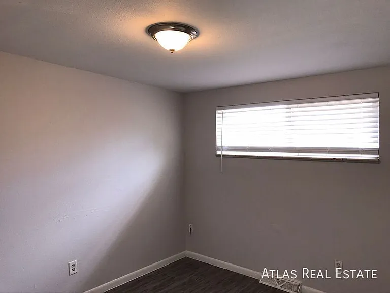 4425 N Elizabeth St — Photo 8