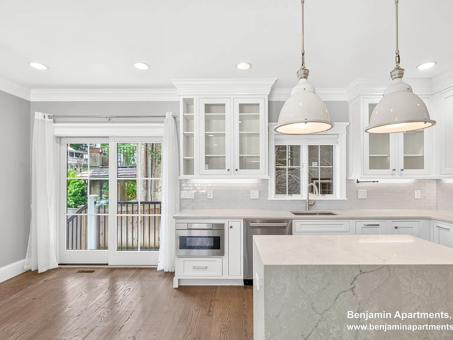 4 bed, 3.5 bath, 2000 sqft, $9,000 — Photo 4