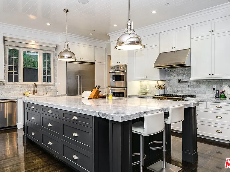 10161 Valley Spring Ln — Photo 15