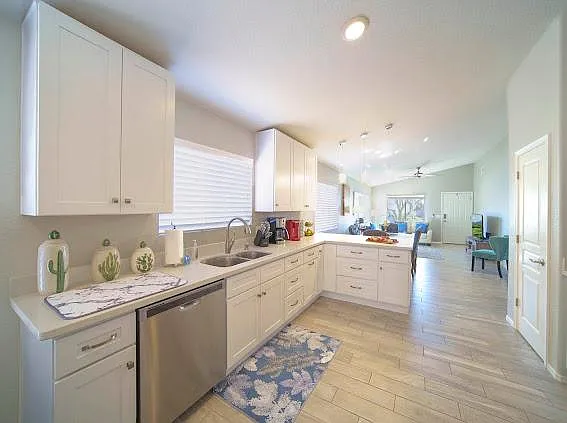 5560 W Dove Of Peace Dr — Photo 3