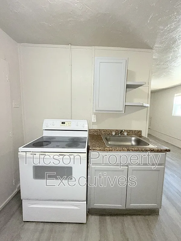 Studio, 1.0 bath, 350 sqft, $750 — Photo 2