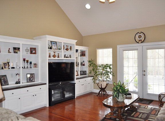 3rd image of 203 Lynn Dr