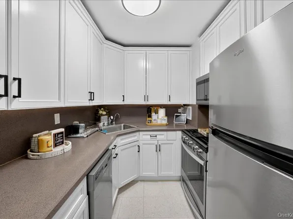 1170 Ocean Parkway image 24 of 31