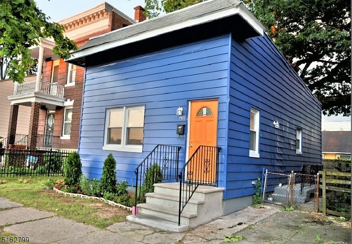2nd image of 280 Shepard Ave