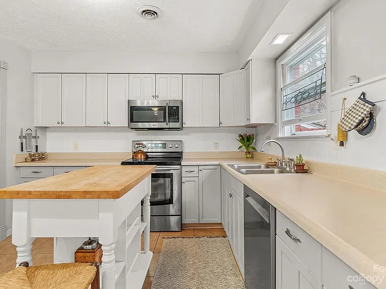 1411 Kensington Rd #C4 — Photo 9