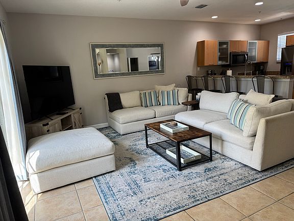 3rd image of 2516 SW 14th Ave APT 402