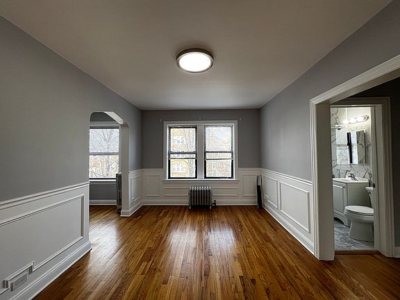 4th image of 4427 N Seeley Ave APT 302