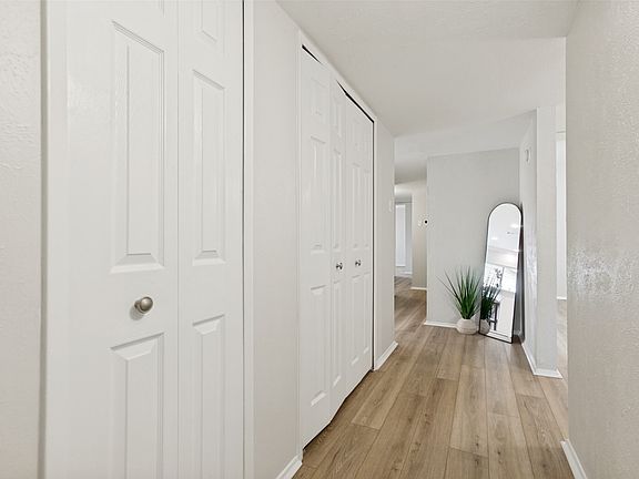3rd image of 3014 Silverdale Ln