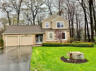 2411 S Ridge Pl, Hidden Valley, PA 15502