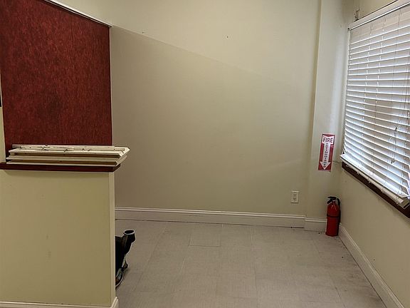 4th image of 902 Central Ave APT 1