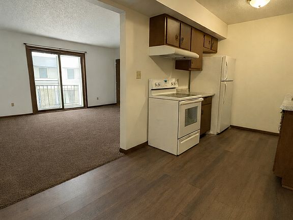 2nd image of 906 Cedar River Dr NW