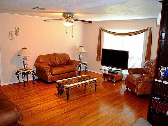 5th image of 716 Heron Ln