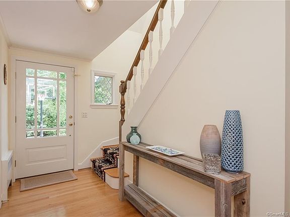 3rd image of 29 Uplands Dr