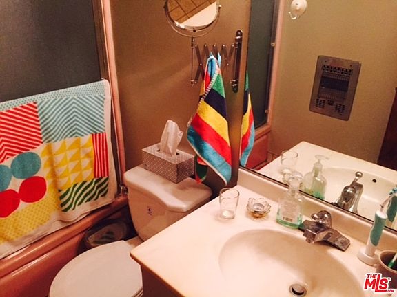 2nd image of 817 S Gramercy Pl