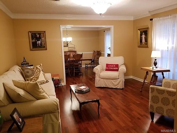 3rd image of 834 Country Club Dr