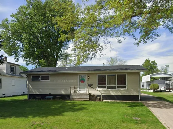 1217 W Vandeveer St, Taylorville, IL 62568