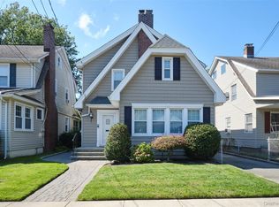 20 Geranium Ave, Floral Park, NY 11001