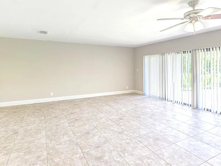 660 Coventry St #6 — Photo 9