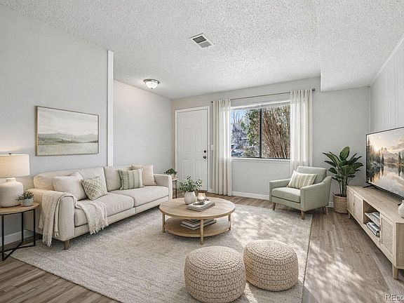 4th image of 904 Excalibur Street