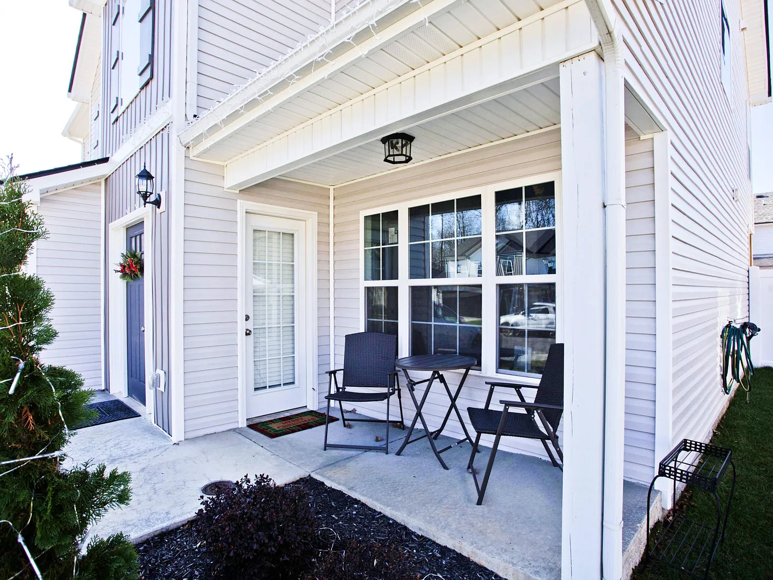 3 bed, 2.5 bath, 1800 sqft, $1,895 — Photo 2