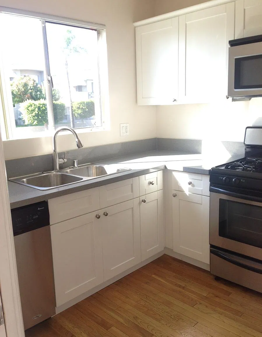 118 N Hayworth Ave — Photo 3