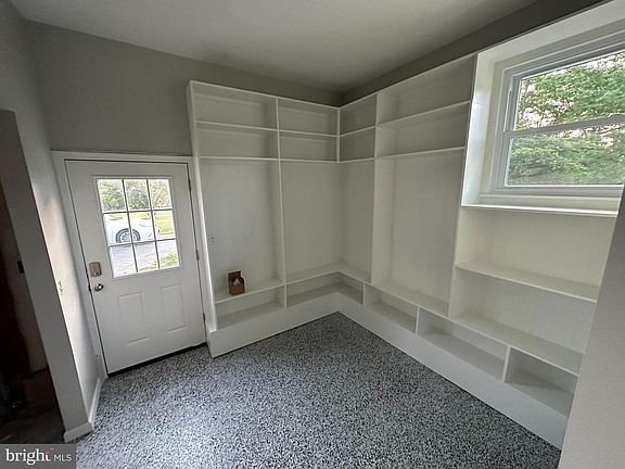 3rd image of 1955 Polaris Rd