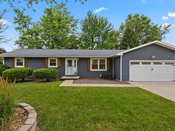 305 N Sycamore St, Maroa, IL 61756